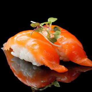 063 NIGIRI SALMON 3U