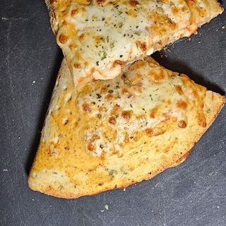 Pizza Calzone jamón y champiñones