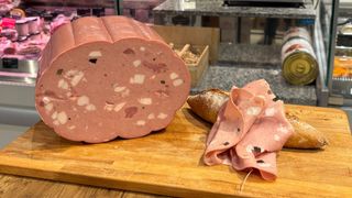 Mortadella z truflami ( 200 g )