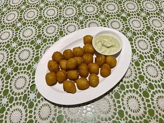 Картопляні крокети з часниковим соусом