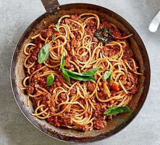 SPAGHETE BOLOGNEZE