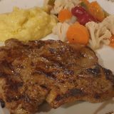 Свинска вратна пържола с картофено пюре и трушия (400г)