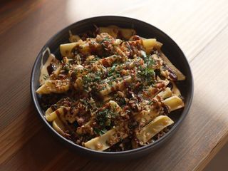 Діпи з кранчем цибулі, бекону та сирним соусом (250g)