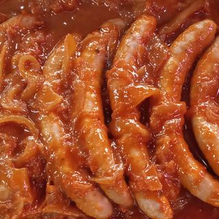 Salchichas con cebolla 