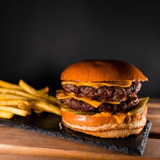 Двоен Чийз Бургер (570 гр)