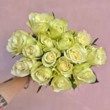 15 білих троянд