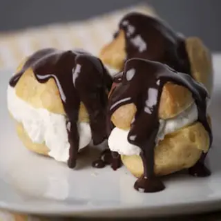Profiteroles De Nata Con Chocolate Fosse