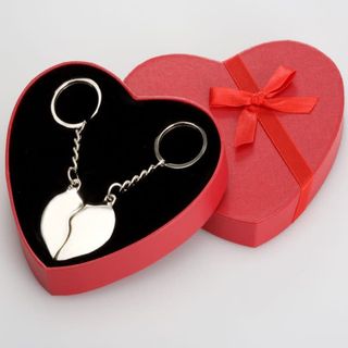 Breloc inima franta cu cutie rosie