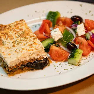 Menú Diario/ Primero + Segundo + Postre