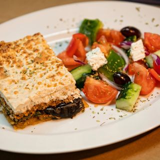 Menú Diario/ Primero + Segundo + Postre