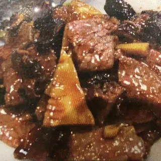 Bambú y setas chinas salteadas