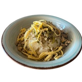 Arroz Glutinoso con pollo y verduras saladas