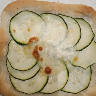 Pizzetta bianca mozzarella con zucchine e melanzane