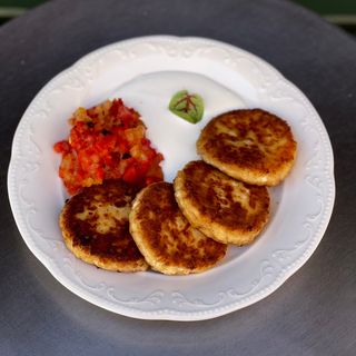 Солені сирники з гаудою і томатною сальсою (220г)