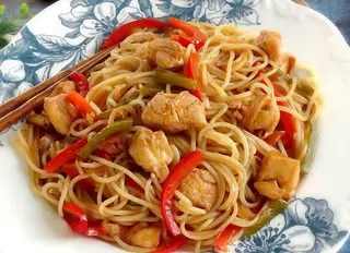 Spaghetti con pollo