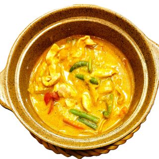 . Kurczak z woka w sosie curry