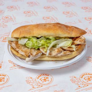 Panino pollo, insalata e pomodorini