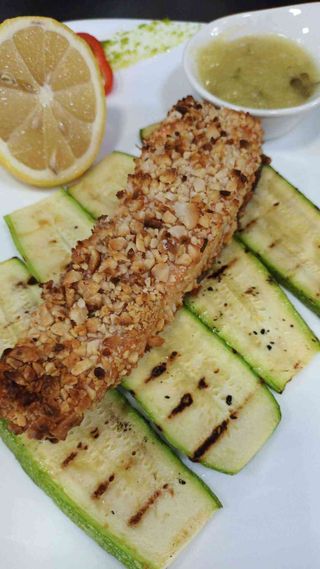 Somon in Crusta de Alune