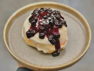 Cinnamon Roll Arándanos