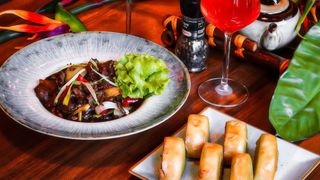 Bò Sốt Tiêu Đen + Bánh Bao