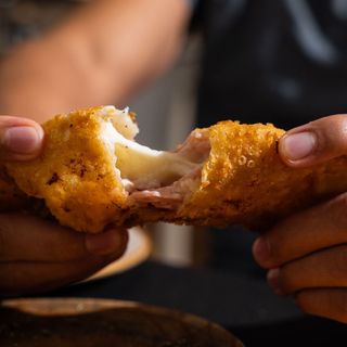 Empanada de jamón y queso