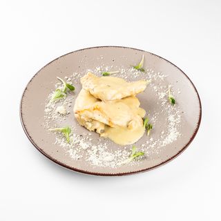 Pureći medaljoni u umaku od plemenitih sireva