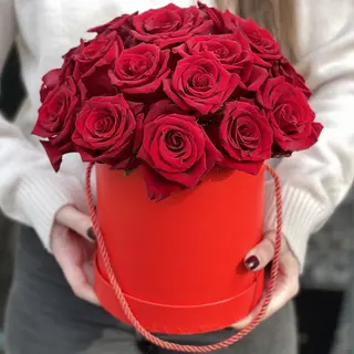 წითელი ვარდები ყუთში 2277