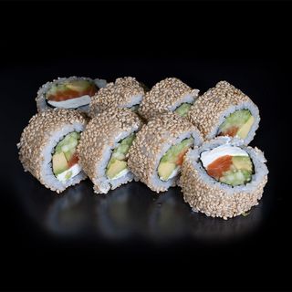 Філадельфія з лососем в кунжуті (306г)