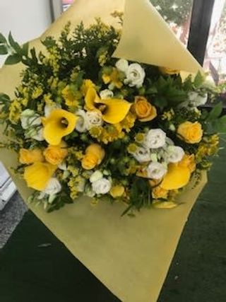 Bouquet calle e rose gialle