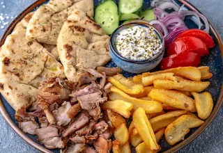 Gyros la farfurie cu carne de porc