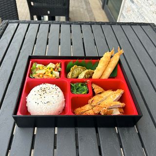 Bento pollo B