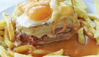 Francesinha Especial com Batata e Ovo