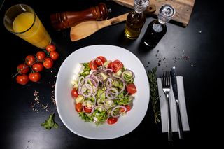 Salata de avocado si mozzarella 