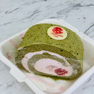 Roll Cake de Matcha y Frambuesas