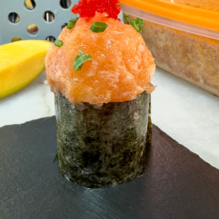 Gunkan Salmon Picante