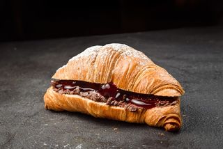 Круасан Вишня-Шоколад (200г)