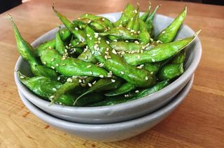 Edamame con aceite de trufa
