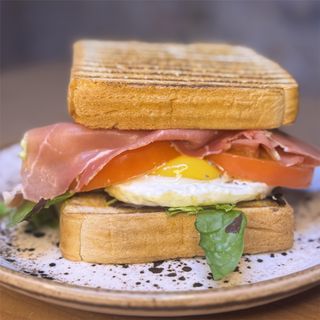 Sándwich de Jamón serrano con patatas