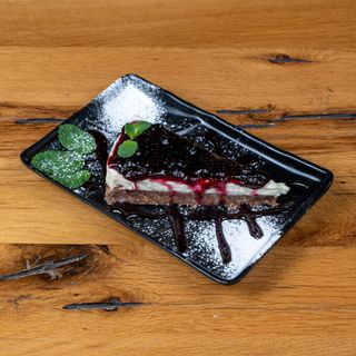 Чийзкейк със сладко от боровинки (150г)