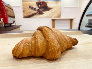Croissant cu unt