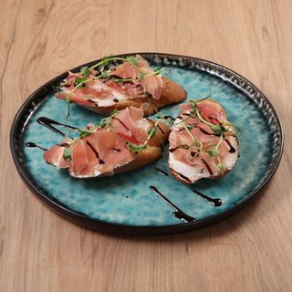 З крем-сиром та прошудо крудо