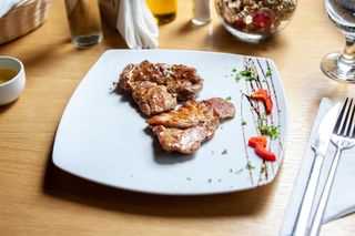 Roston sült nyakkaraj/Ceafă de porc la grătar