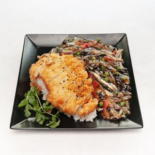 Chicken Tempura z warzywami i ryżem