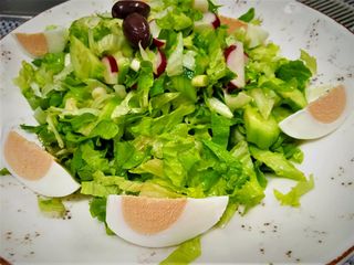 Салата Маруля с яйце и краставици (400г)