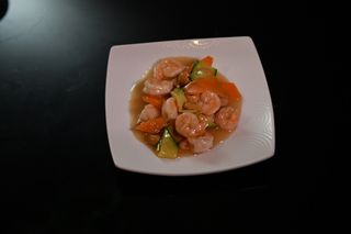 105. Gamberi con verdure miste e anacardi