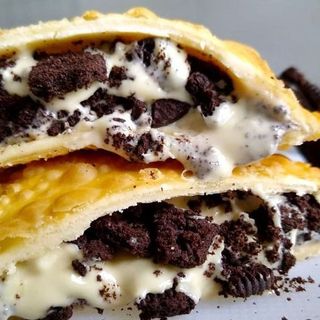 Pastel de Brigadeiro Branco e Oreo