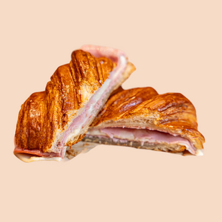 Croissant relleno de mortadella y queso