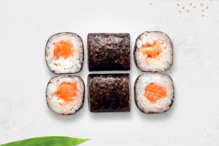 Макі рол з лососем