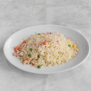 26. Arroz Frito Con Tres Delicias