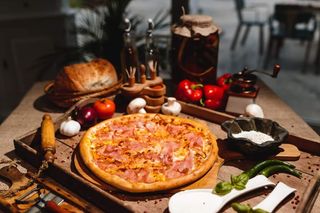 Pizza Prosciutto Funghi